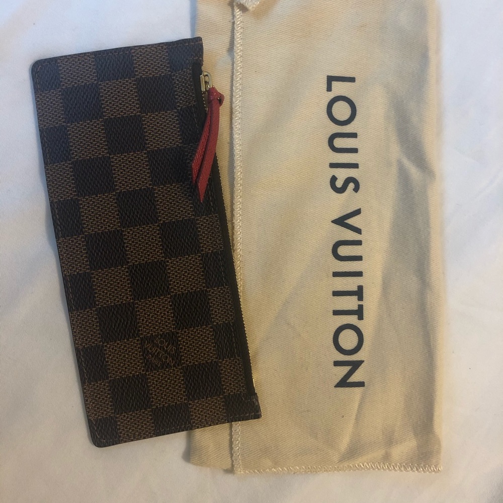 Authentic LV pouch in DE